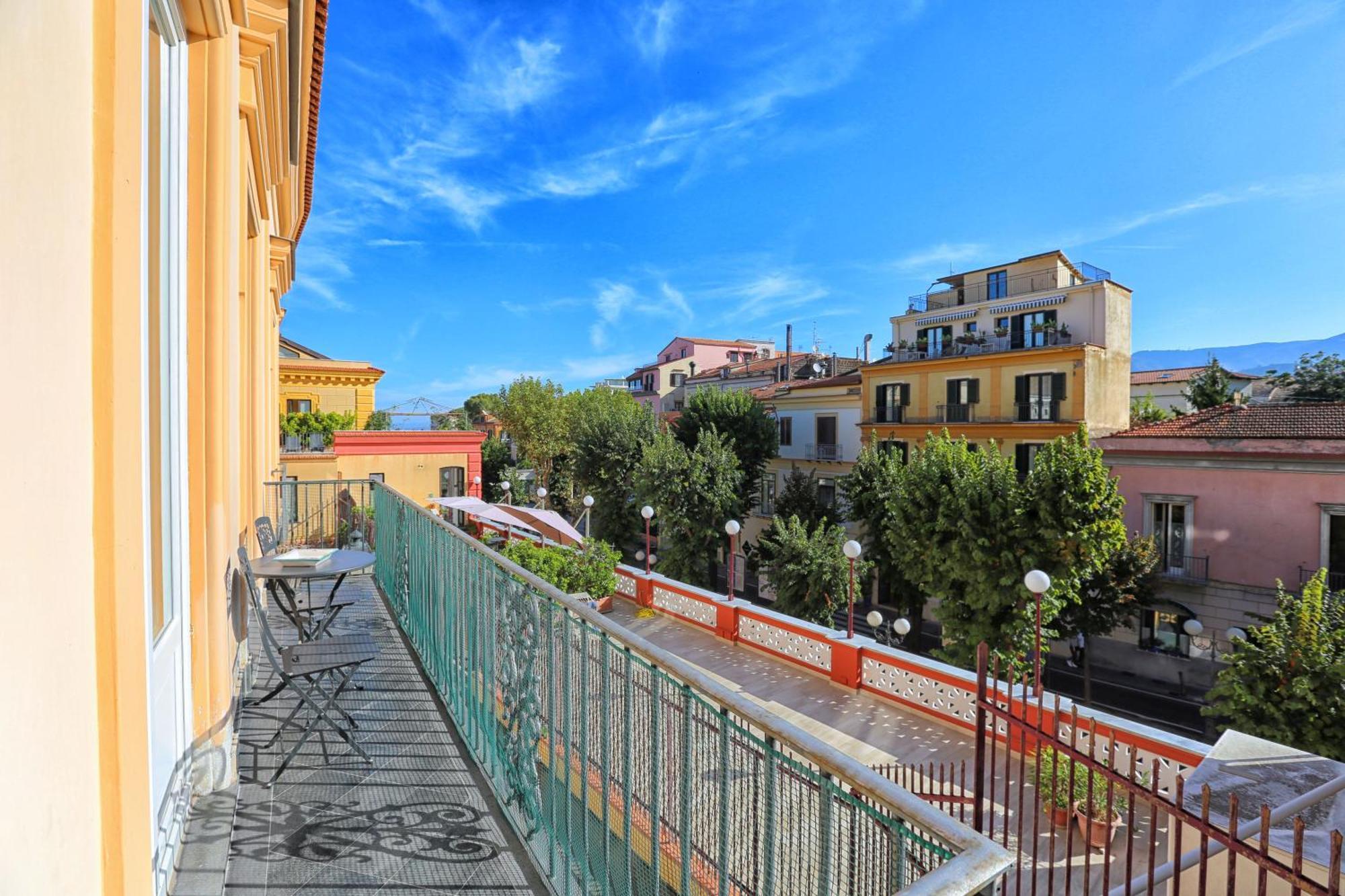 Amore Rentals - Appartamento Terrazza Tasso Sorrento Exterior photo